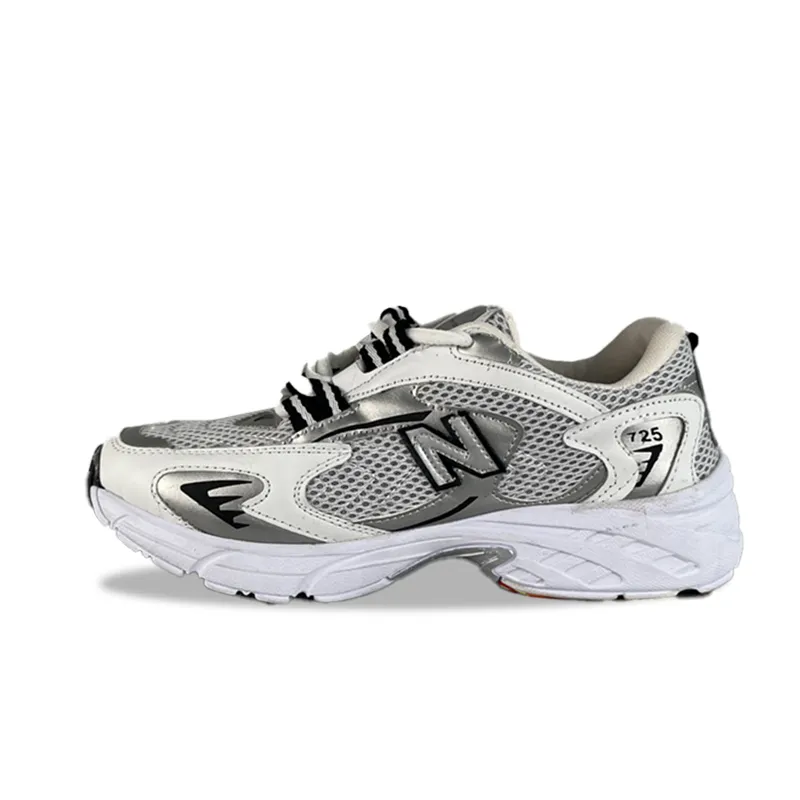 گالری تصاویر کتونی نیوبالانس 725 سفید نقره ایی